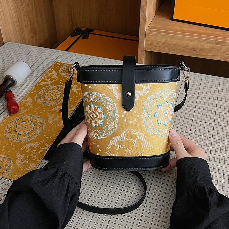 Leatherwork Patterns - Torba dziergana DIY - Różowa torba